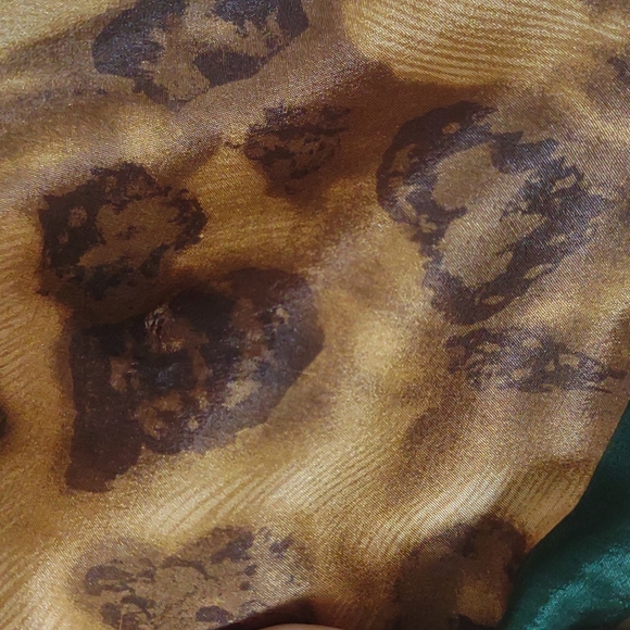ANNE KLEIN SCARF Silk Leopard  Rectangular Large Forest Green Trim - Picture 4 of 5